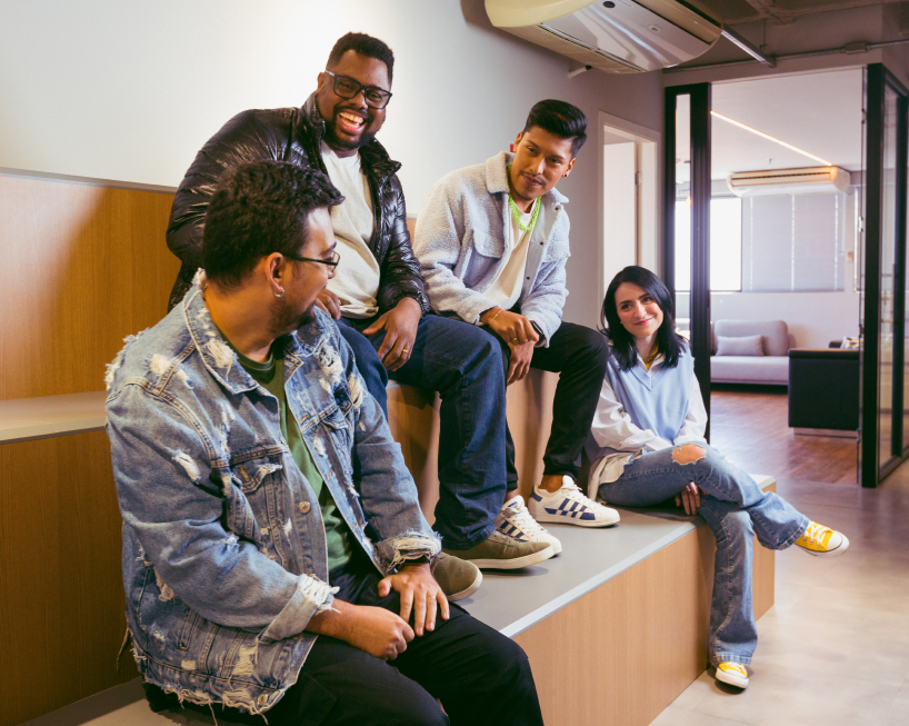 Nosotros promovemos un estilo de vida que fomenta la innovación, la creatividad, la diversidad y las conexiones significativas. 